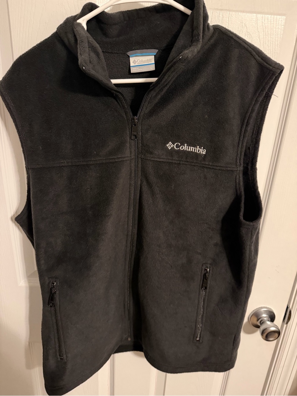Columbia Black Fleece Vest with Zip Hand Pockets